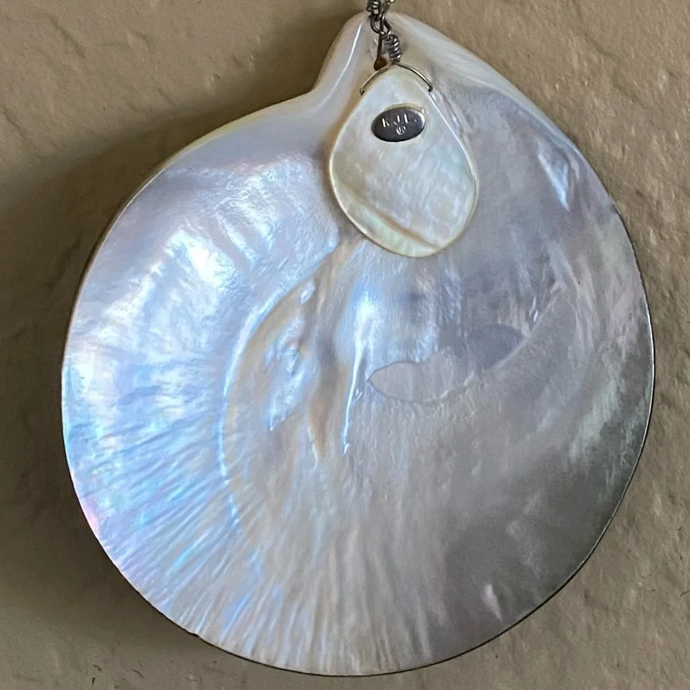 Large Shell Necklace - Picture 4 of 7